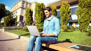 The Nomad Scholar: Prioritizing Portability in a Student Laptop Without Compromising Power