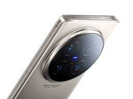 For Professionals Only? Assessing the Vivo X200 Ultra Photography Kit and Accessories